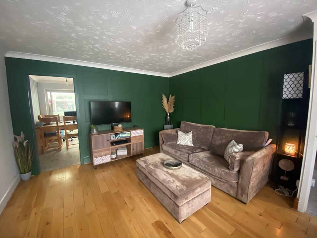 Digby Road, Evesham 3 bed semidetached house £1,050 pcm (£242 pw)