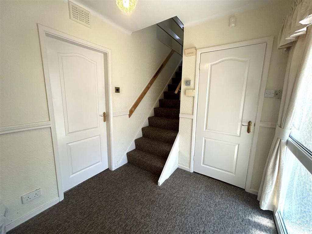 Whitestone Road, Halesowen 3 bed semidetached house for sale £230,000