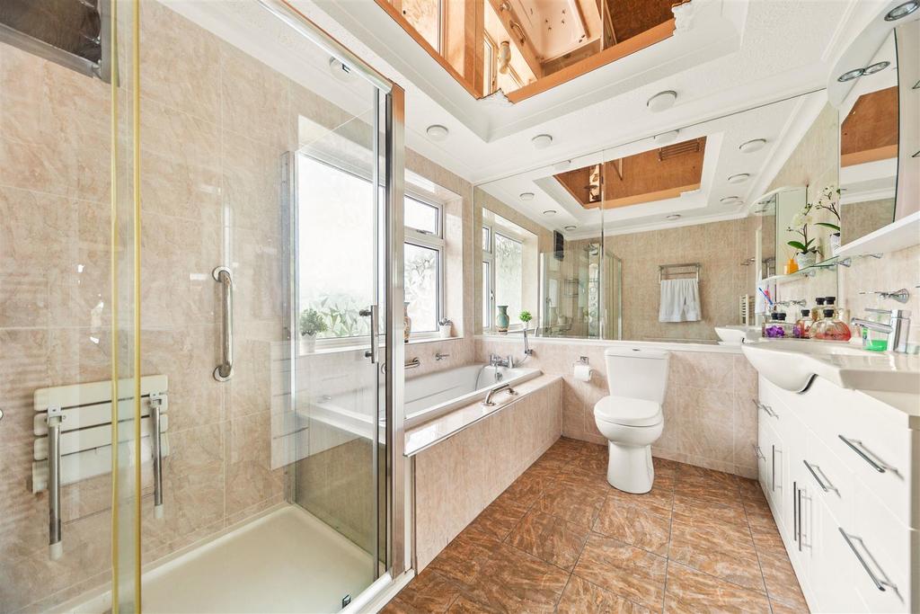 Primary en-suite