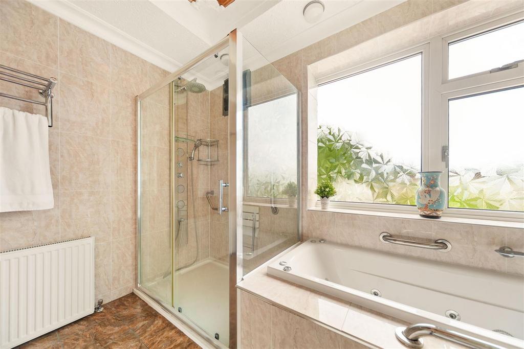 Primary en-suite