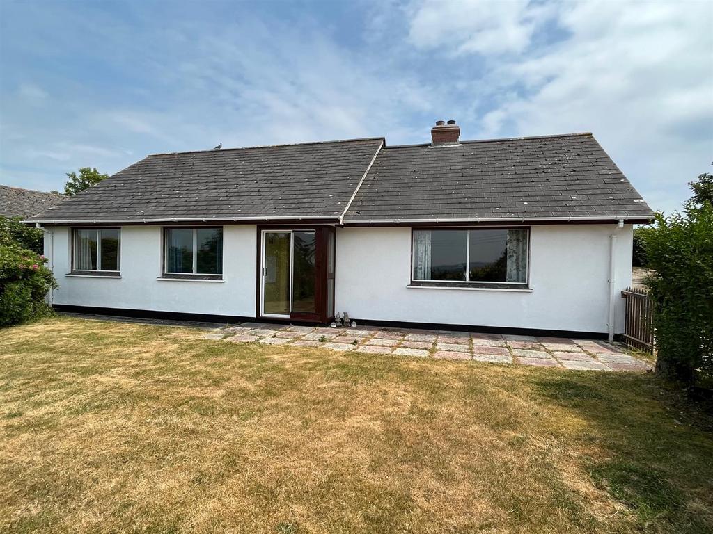 Lanteglos Highway, Lanteglos, Fowey 3 bed detached bungalow for sale £375,000