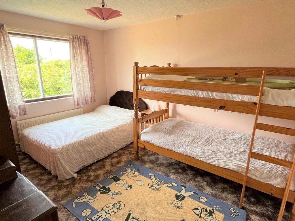 Bed 3.jpg