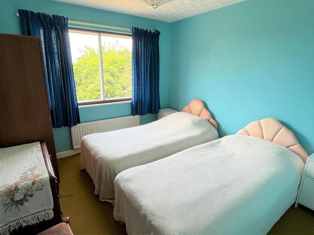 Bed 2.jpg