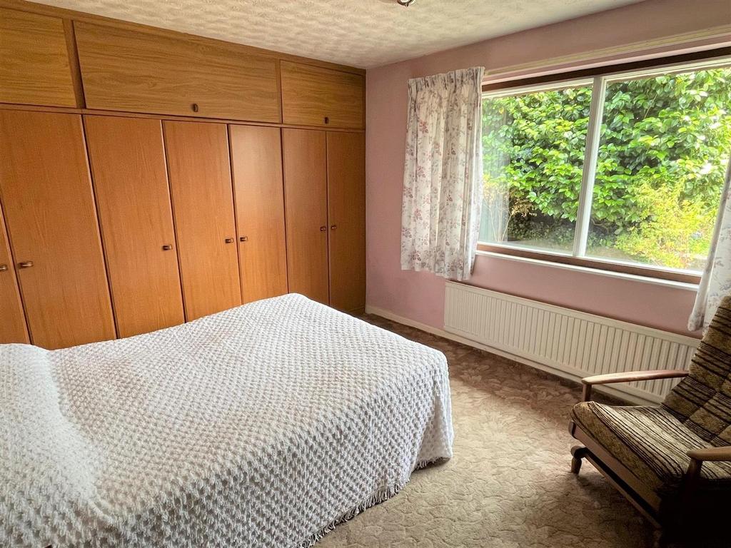 Bed 1.jpg