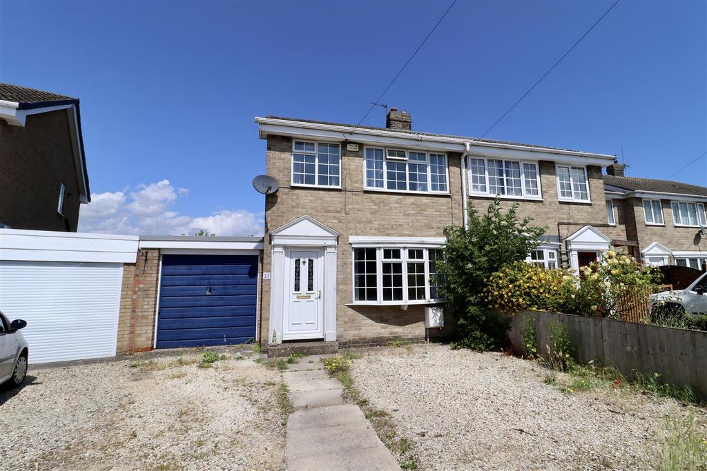 Cherry Drive, HolmeOnSpaldingMoor, York 3 bed semidetached house