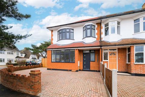 15a Blackthorne Drive, London, E4 6LR
