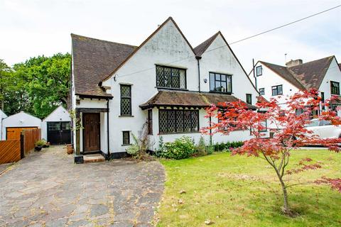 11 The Covert, Petts Wood, Orpington, BR6 0BT