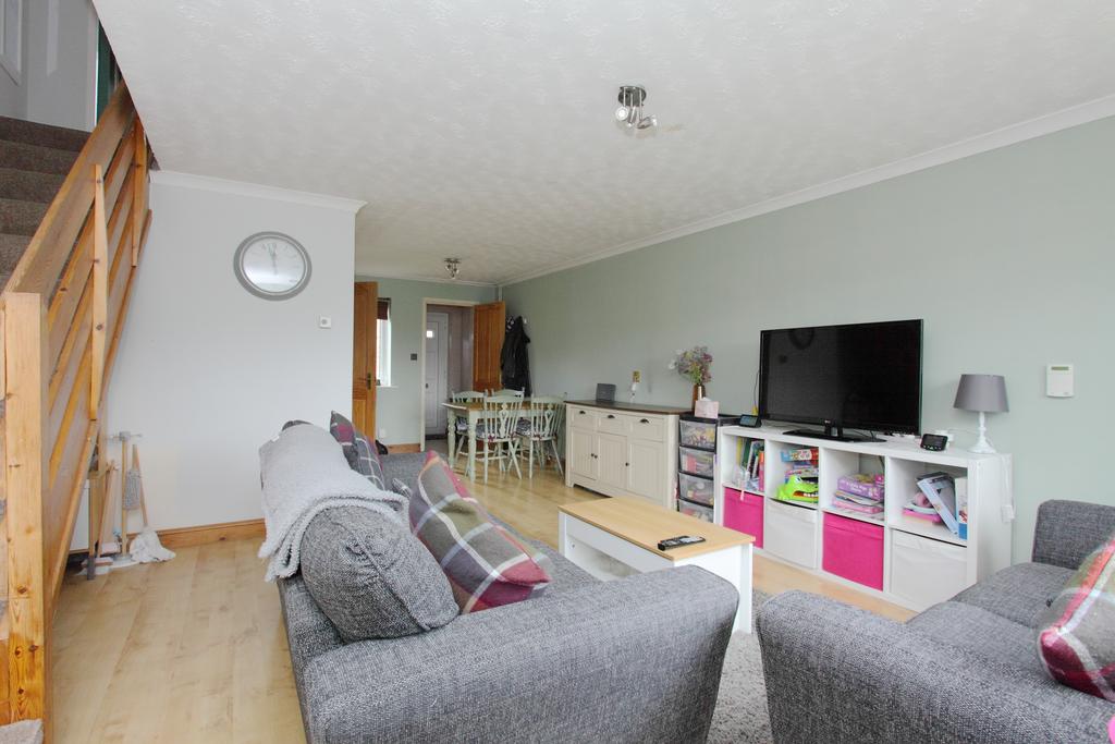 Millstream Close, Andover, SP10 3 bed semidetached house £300,000