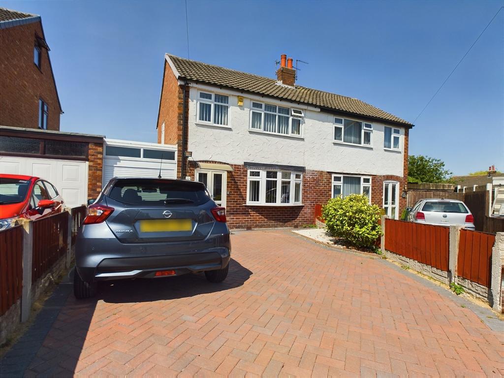 Douglas Drive, Ormskirk, L39 1LJ 3 bed semidetached house £215,000