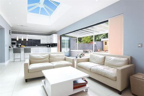 3 bedroom detached bungalow for sale - 13 Groathill Avenue, Craigleith, Edinburgh, EH4 2LR