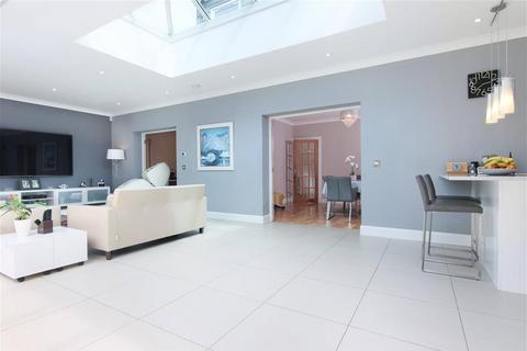 3 bedroom detached bungalow for sale - 13 Groathill Avenue, Craigleith, Edinburgh, EH4 2LR