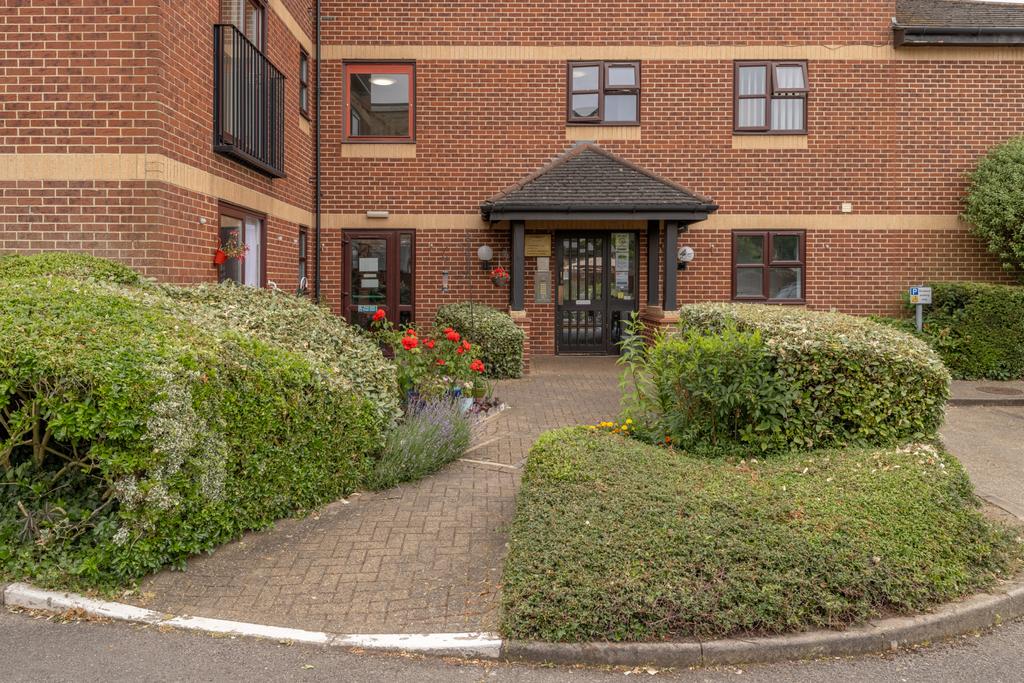 Magnolia Court, Victoria Road, Horley, Surrey, RH6 2 bed retirement