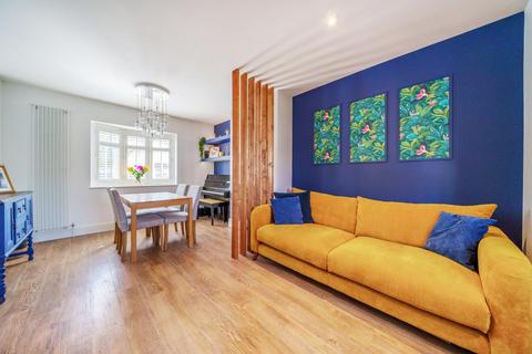 25 Holmcroft Way, Bromley, BR2 8AD