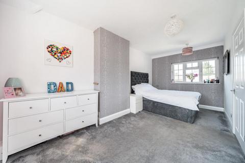 25 Holmcroft Way, Bromley, BR2 8AD