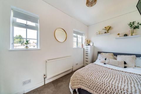 25 Holmcroft Way, Bromley, BR2 8AD