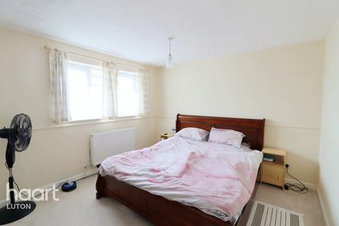 3 bedroom semi-detached house for sale - Ellerdine Close, Luton