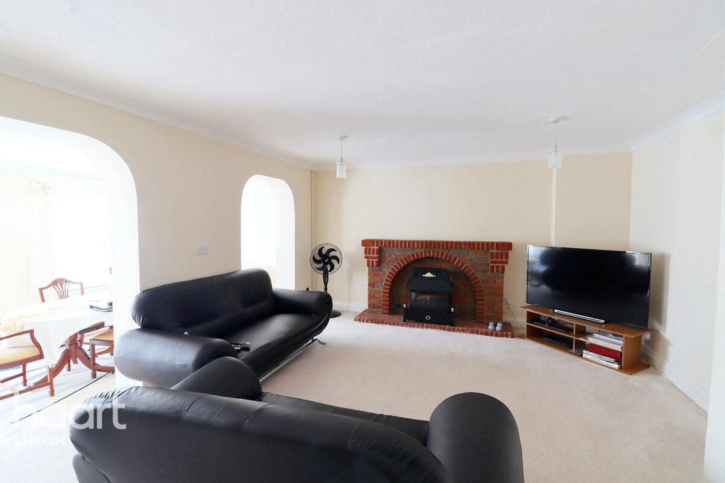 Ellerdine Close, Luton 3 bed semidetached house for sale £350,000