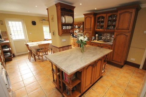 49 Whitecroft Way, Beckenham, BR3 3AQ