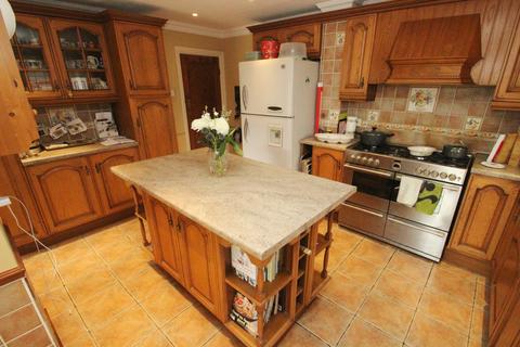 49 Whitecroft Way, Beckenham, BR3 3AQ