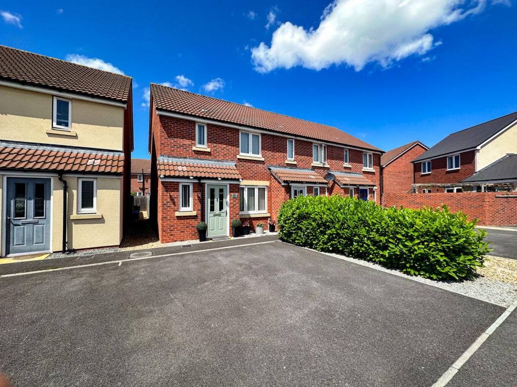 Beacon Close, Taunton 3 bed end of terrace house for sale £260,000