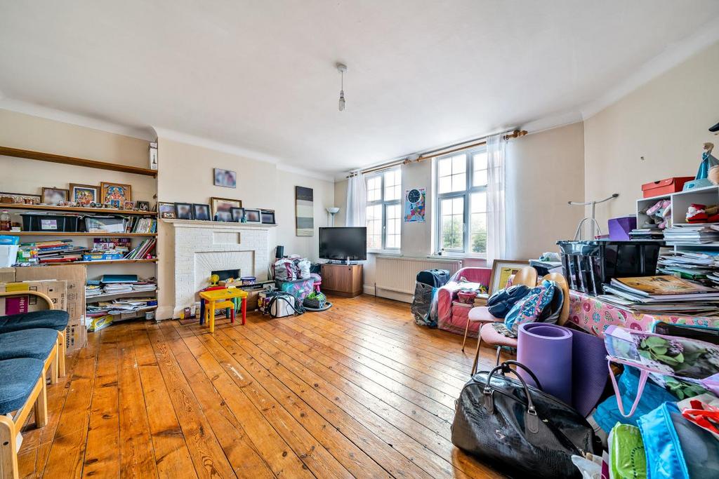 Birkenhead Avenue, Kingston upon Thames 2 bed flat for sale £345,000
