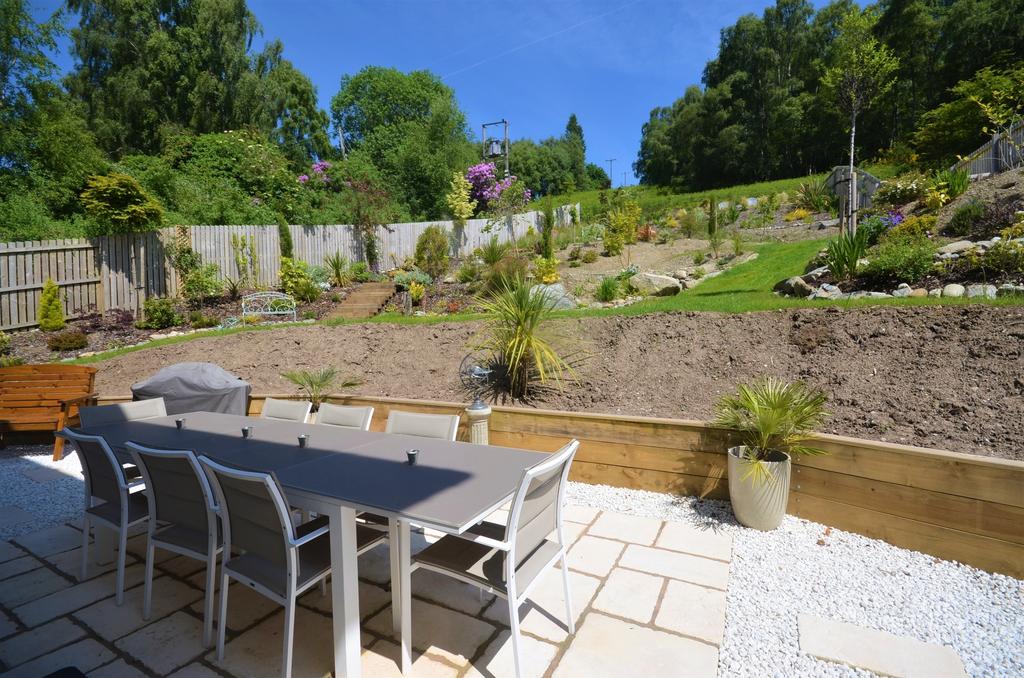 Kings Point, Shandon, Argyll and Bute, G84 8BT 5 bed detached house for