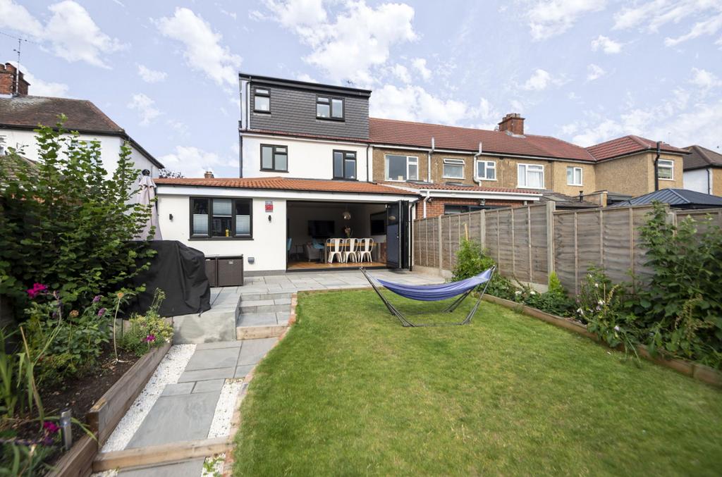 Dulverton Road, Ruislip, HA4 4 bed semidetached house for sale £800,000