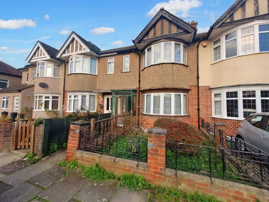 Tiptree Road, Ruislip, HA4 2 bed property for sale £450,000