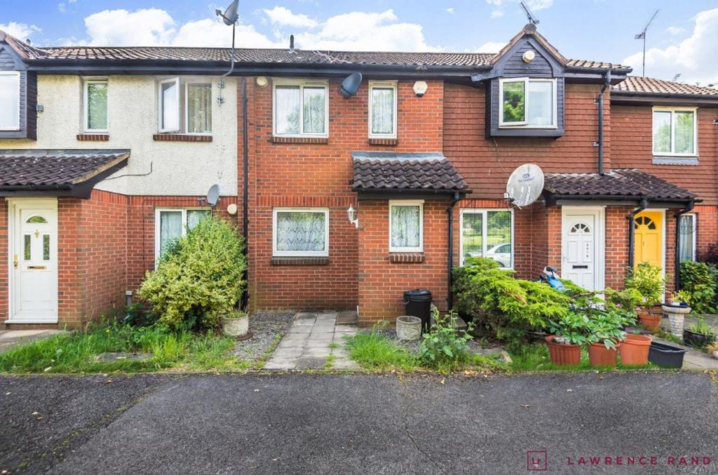 Rabournmead Drive, Northolt, UB5 2 bed property for sale £390,000
