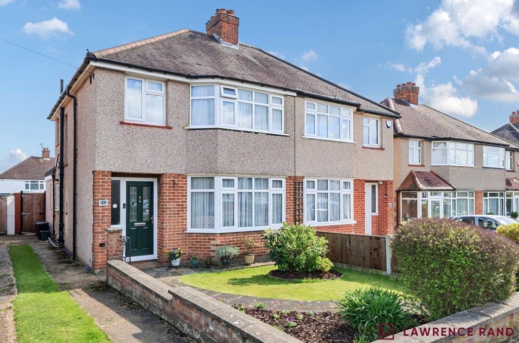 Woodlands Avenue, Ruislip, HA4 3 bed semidetached house for sale £699,950