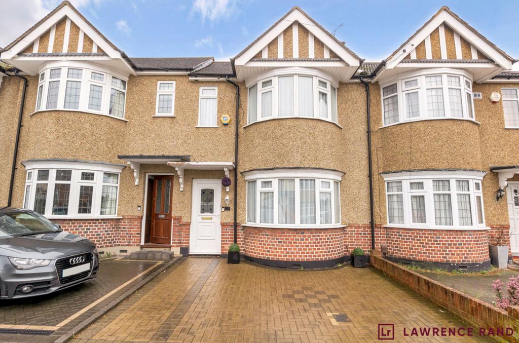 Bessingby Road, Ruislip, HA4 3 bed terraced house for sale £500,000