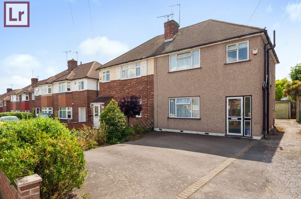 Queens Walk, Ruislip, HA4 3 bed semidetached house for sale £550,000