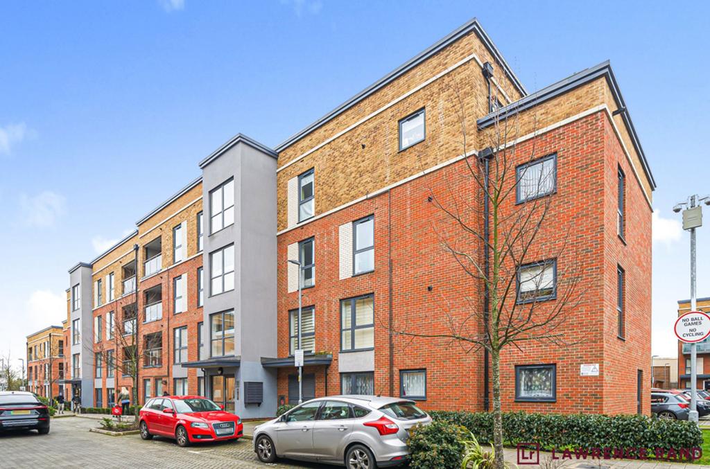 Arla Place, Ruislip, HA4 2 bed apartment for sale £415,000