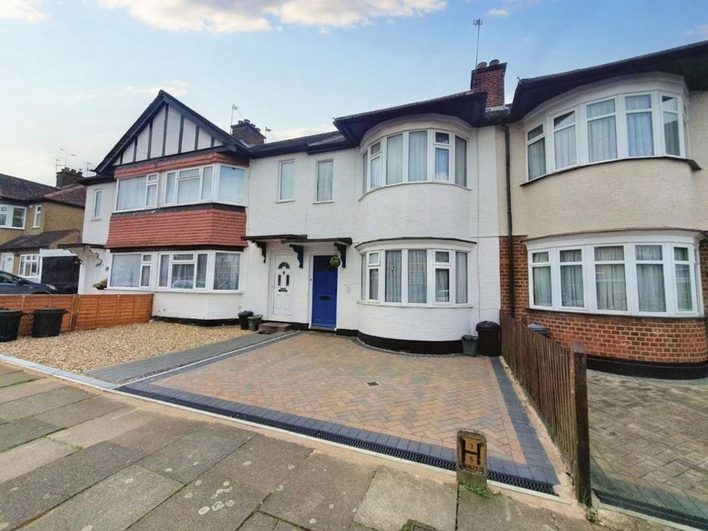 Dawlish Drive, Ruislip, HA4 3 bed terraced house £535,000