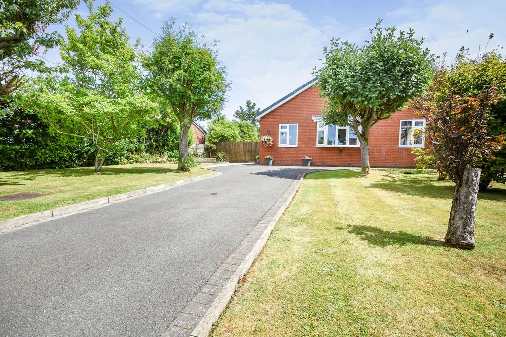 Mountbatten Close, Bury, BL9 4 bed detached house £595,000