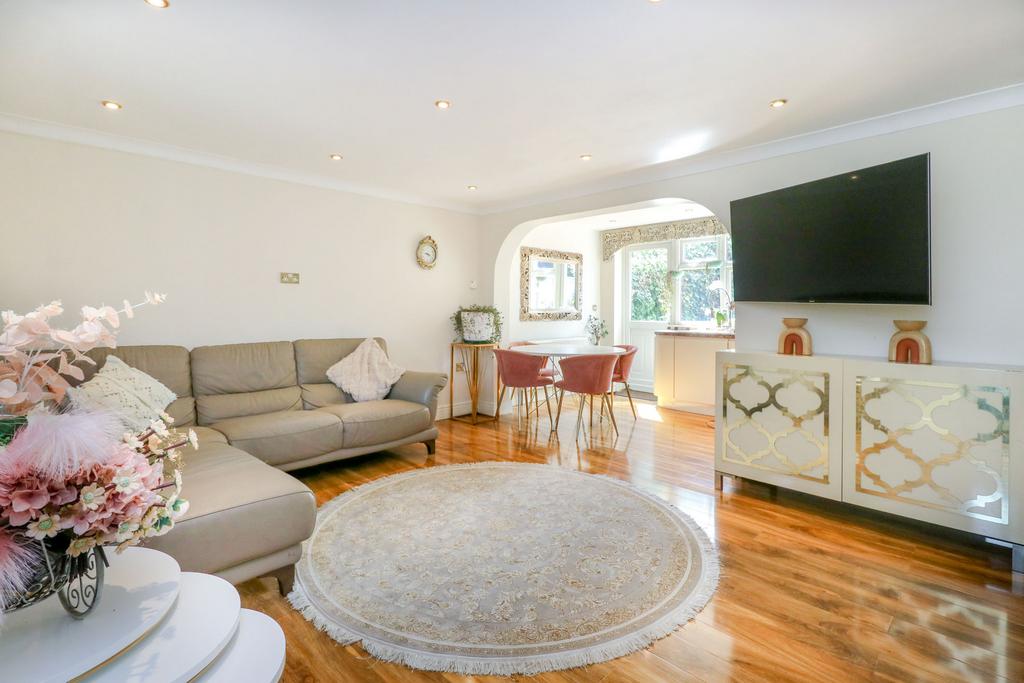 Bridle Close, EN3 2 bed terraced house for sale £400,000