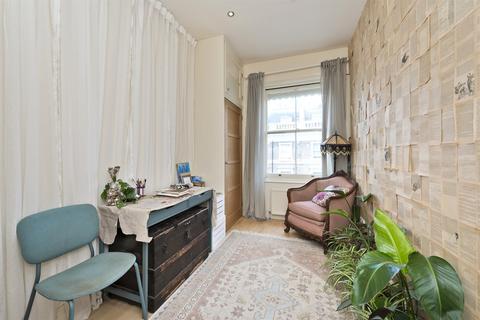 2 bedroom flat for sale, Clanricarde Gardens, London, W2