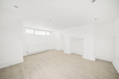 2 bedroom apartment to rent, Cambridge Heath Road, London, E2
