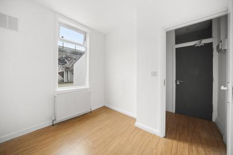 2 bedroom apartment to rent, Cambridge Heath Road, London, E2