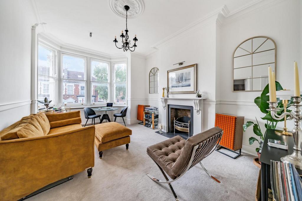 Archway Road, London 2 bed flat for sale £650,000
