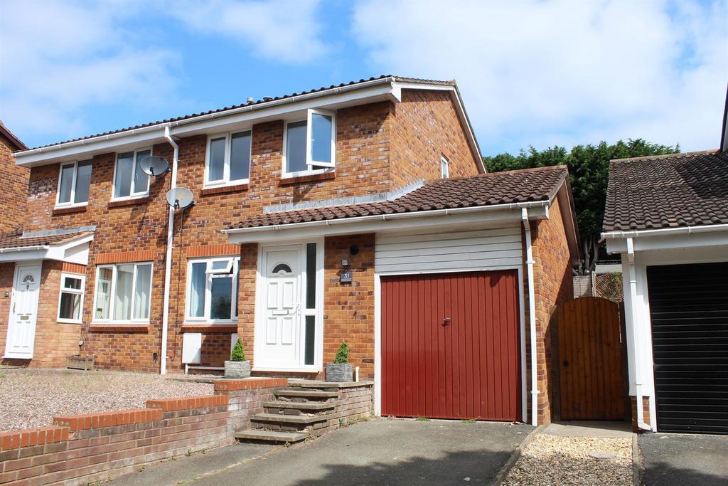 Kempton Avenue, Bobblestock, Hereford, HR4 3 bed semidetached house
