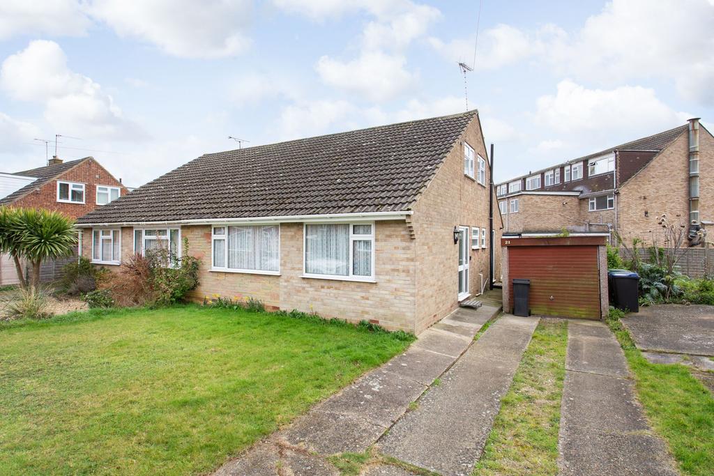 Oakwood Road, Sturry, CT2 4 bed semidetached bungalow for sale £320,000