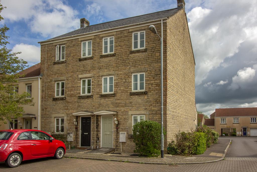 20 Kersey Court Frome BA11 3NE 4 bed end of terrace house £1,450 pcm (£335 pw)