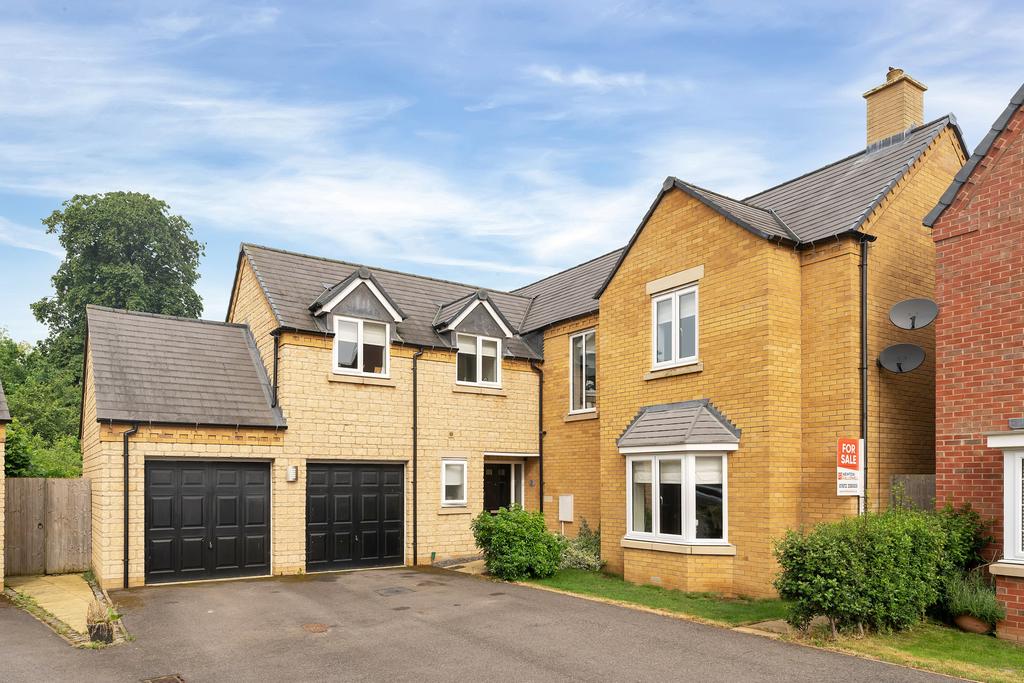 Bracken Close, Barleythorpe 5 bed detached house for sale £550,000