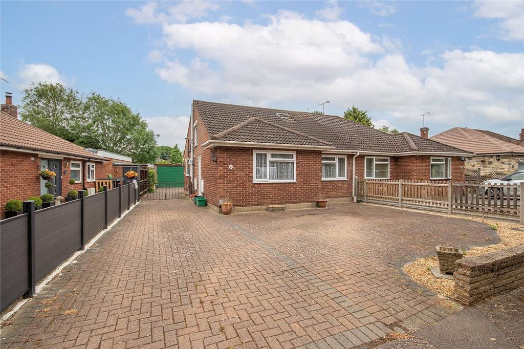 Pooleys Lane, Welham Green, North Mymms, Hatfield 3 bed semidetached