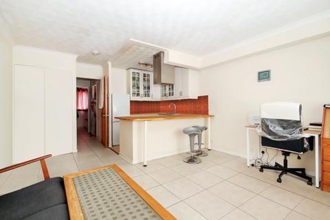 1 bedroom apartment for sale, Turnpike Lane, Uxbridge, Greater London