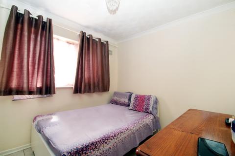 1 bedroom apartment for sale, Turnpike Lane, Uxbridge, Greater London