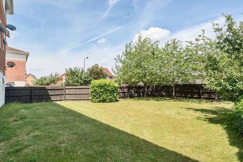 15 Nicholas Gardens, Slough, SL1 5TT