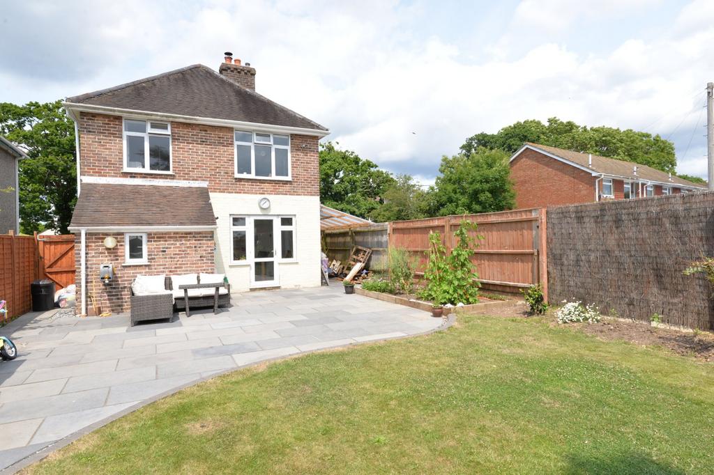 Ashley Road, New Milton, Hampshire, BH25 3 bed detached house for sale