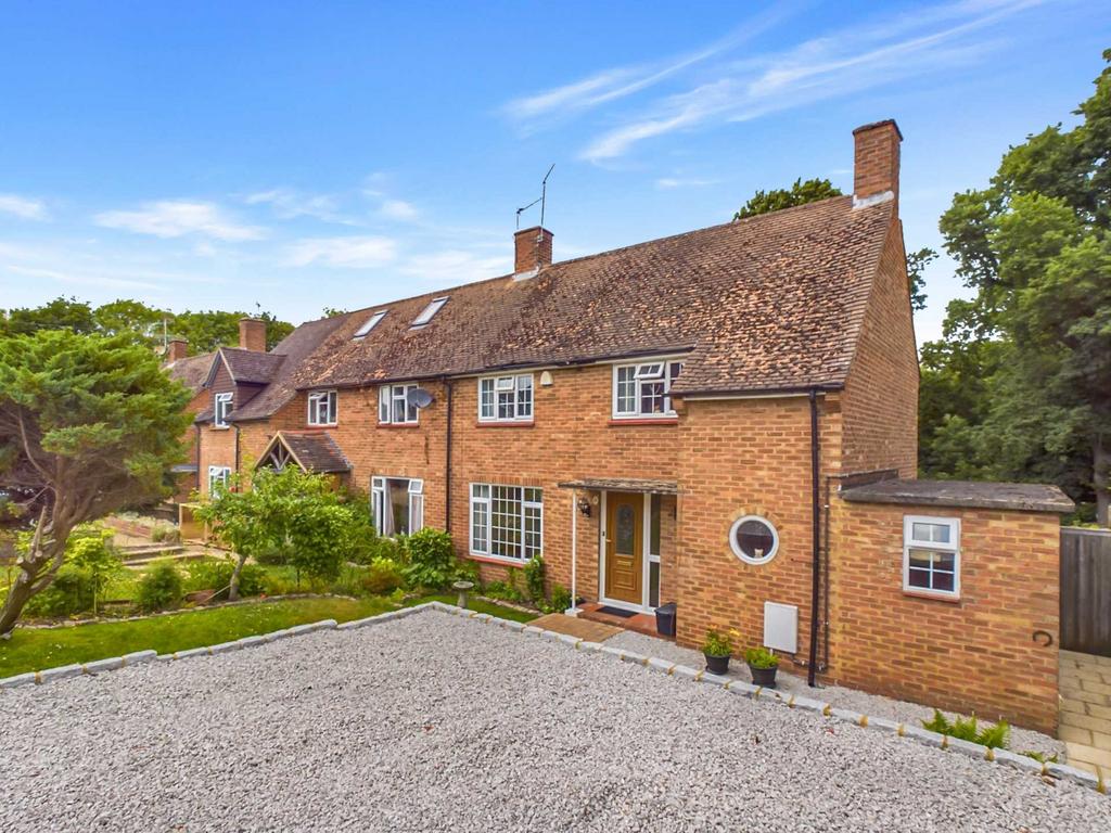 Stevenson Road, Slough SL2 3 bed semidetached house for sale £550,000